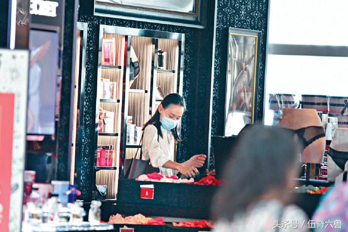 梁洛施得到了多少钱,梁洛施街头