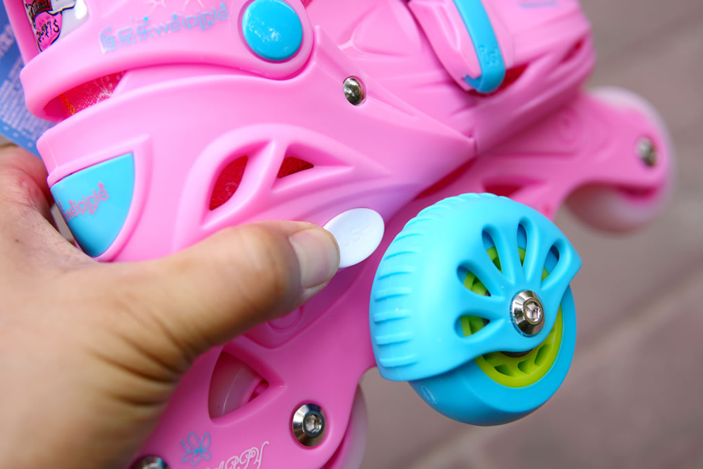 带辅助轮的溜冰鞋,儿童乐秀轮滑鞋新款