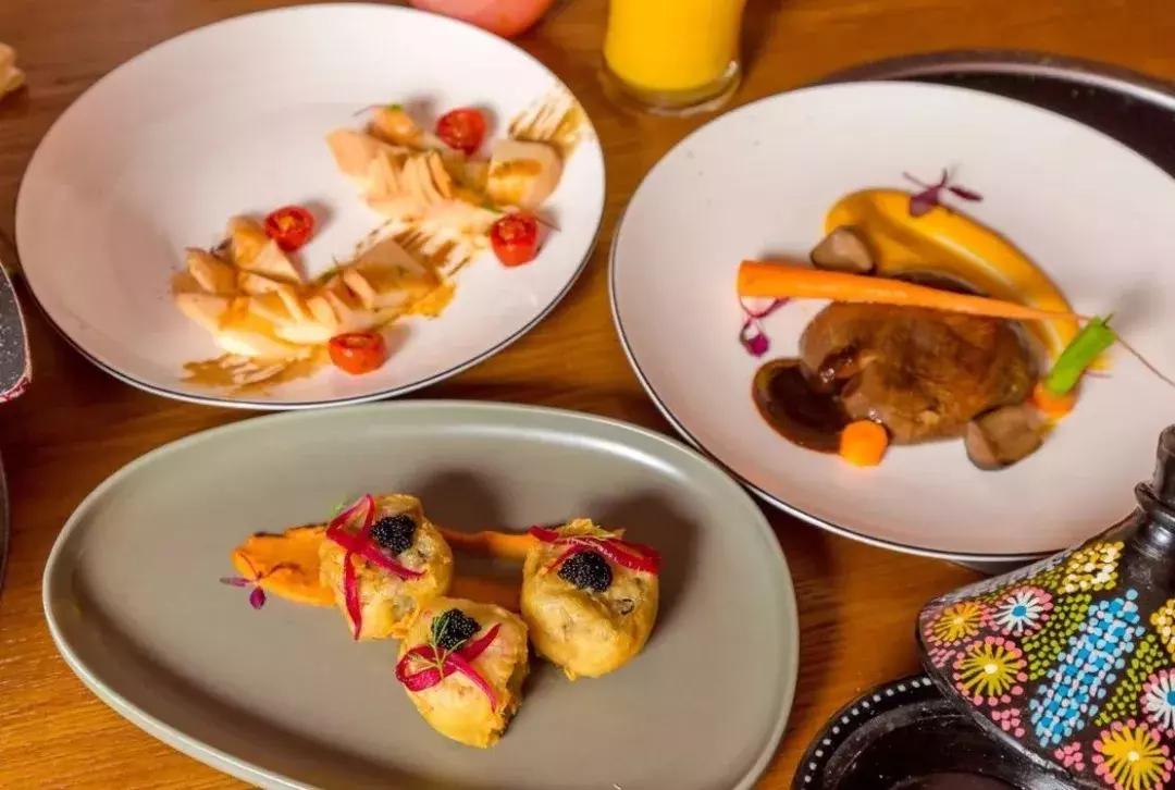 适合小情侣去的餐吧,一家很有情调和气氛的露天餐吧