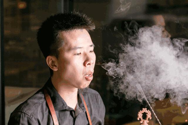 适合小情侣去的餐吧,一家很有情调和气氛的露天餐吧