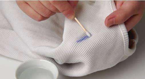 墨汁弄到衣服上怎么洗,怎么洗墨汁沾在衣服上