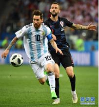 梅西再次带队夺取大力神杯,梅西首战展示大力神杯