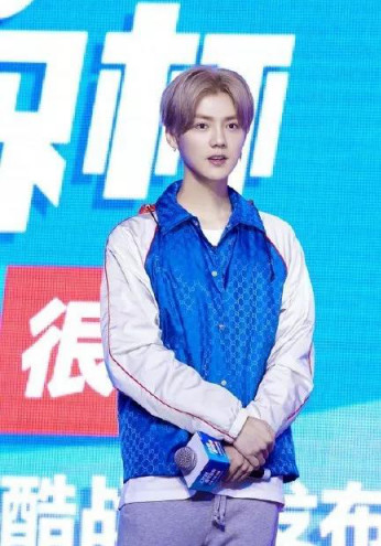 鹿晗有多爱粉,鹿晗足球赛水平怎么样啊