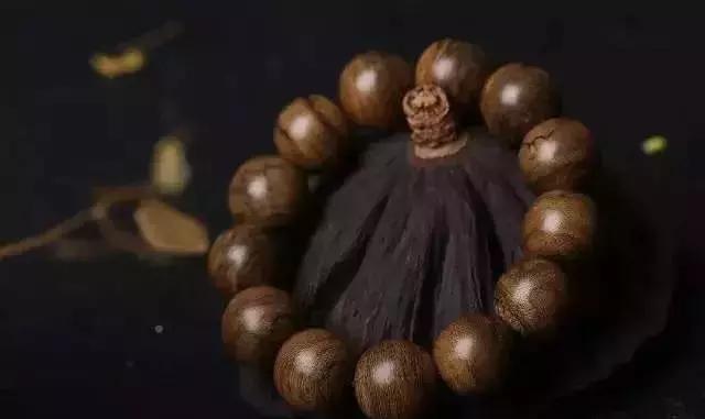 戴什么手串对男人身体好,男士戴小凤眼手串的好处