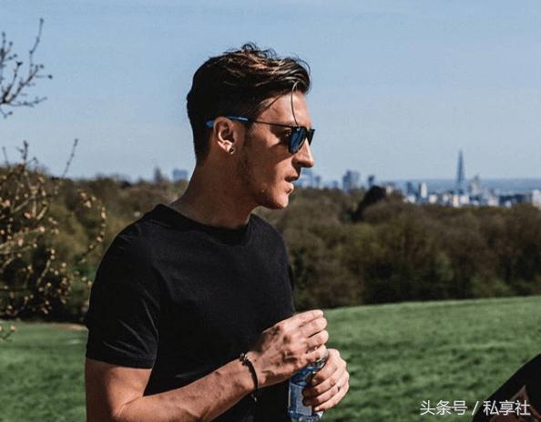 足球界那些帅到爆的发型,足球球星发型中长发