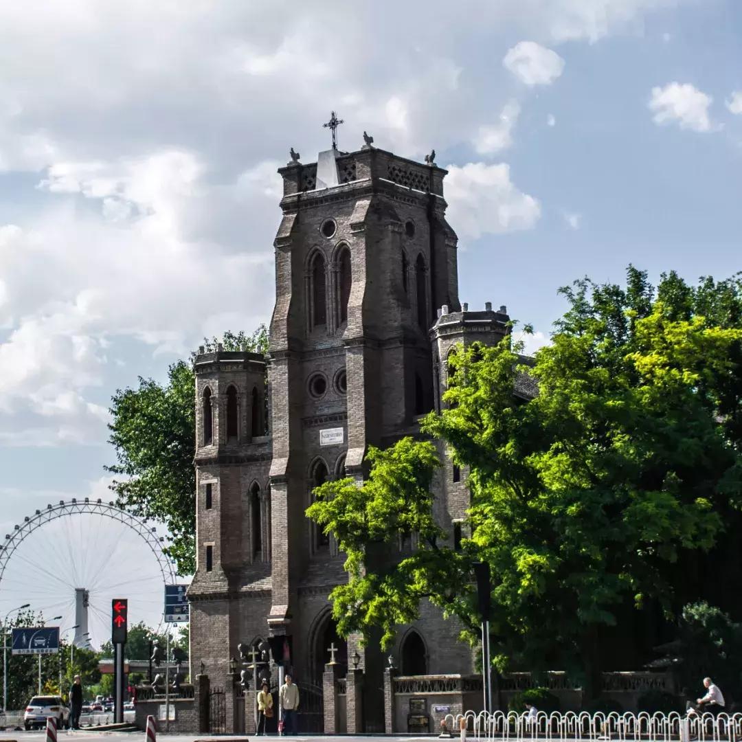 天津人八成有这样的朋友：浑身匪气说话冲肺管子，顾家又无微不至