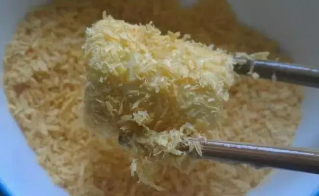 面包糠自制简单食物,怎么在家自制面包糠