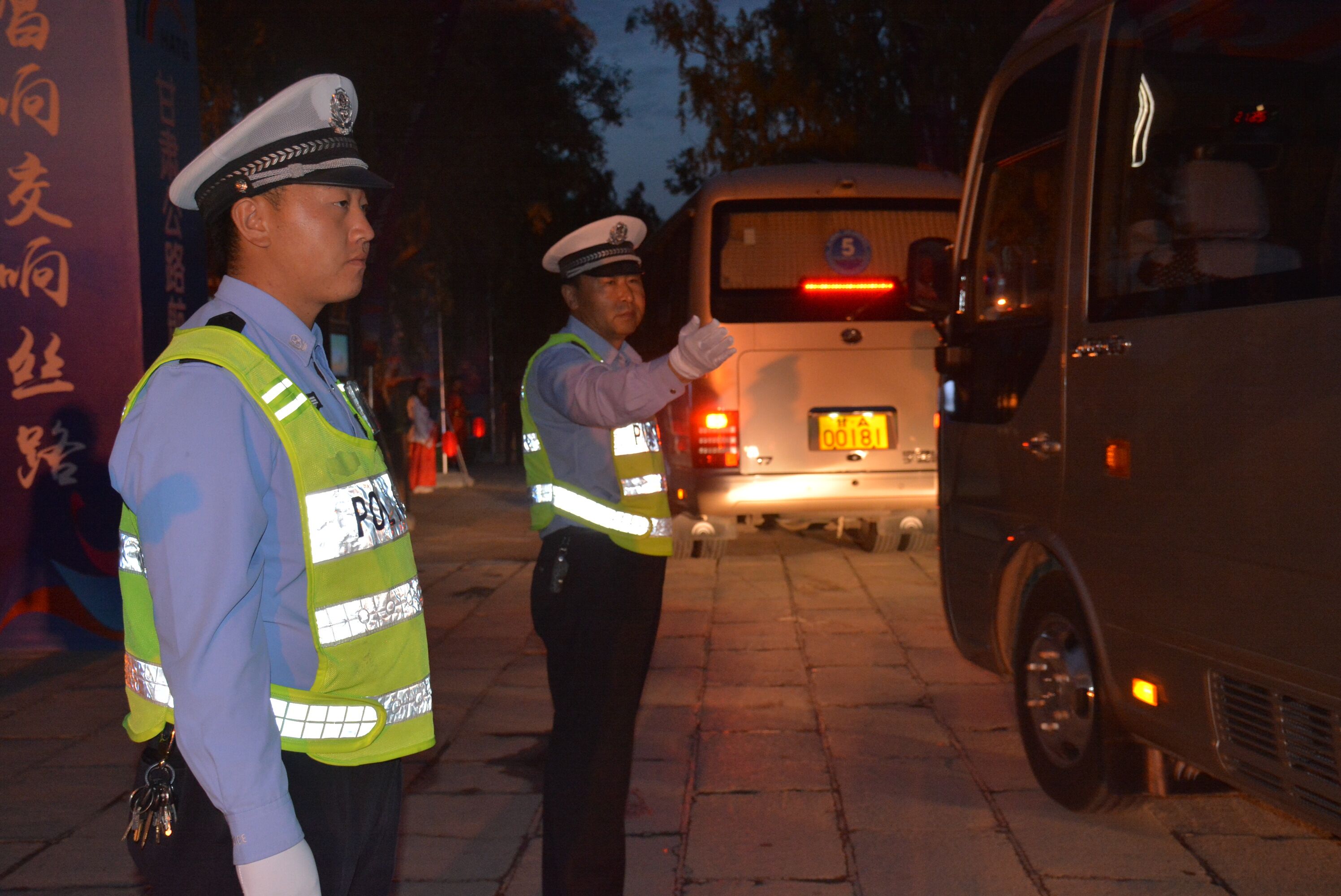 因为他们，盛会期间嘉峪关道路如此通畅——第八届敦煌行·丝绸之路国际旅游节期间道路交通安保工作纪实