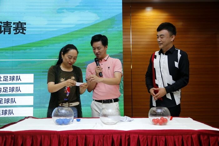 当摇滚邂逅足球，本周日，且看王建房以足球的名义“唤醒西北狼”