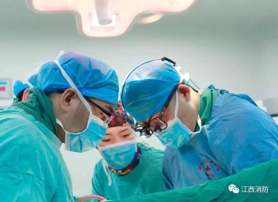 男子把手机放在枕头下面导致爆炸,男子睡觉时手机爆炸