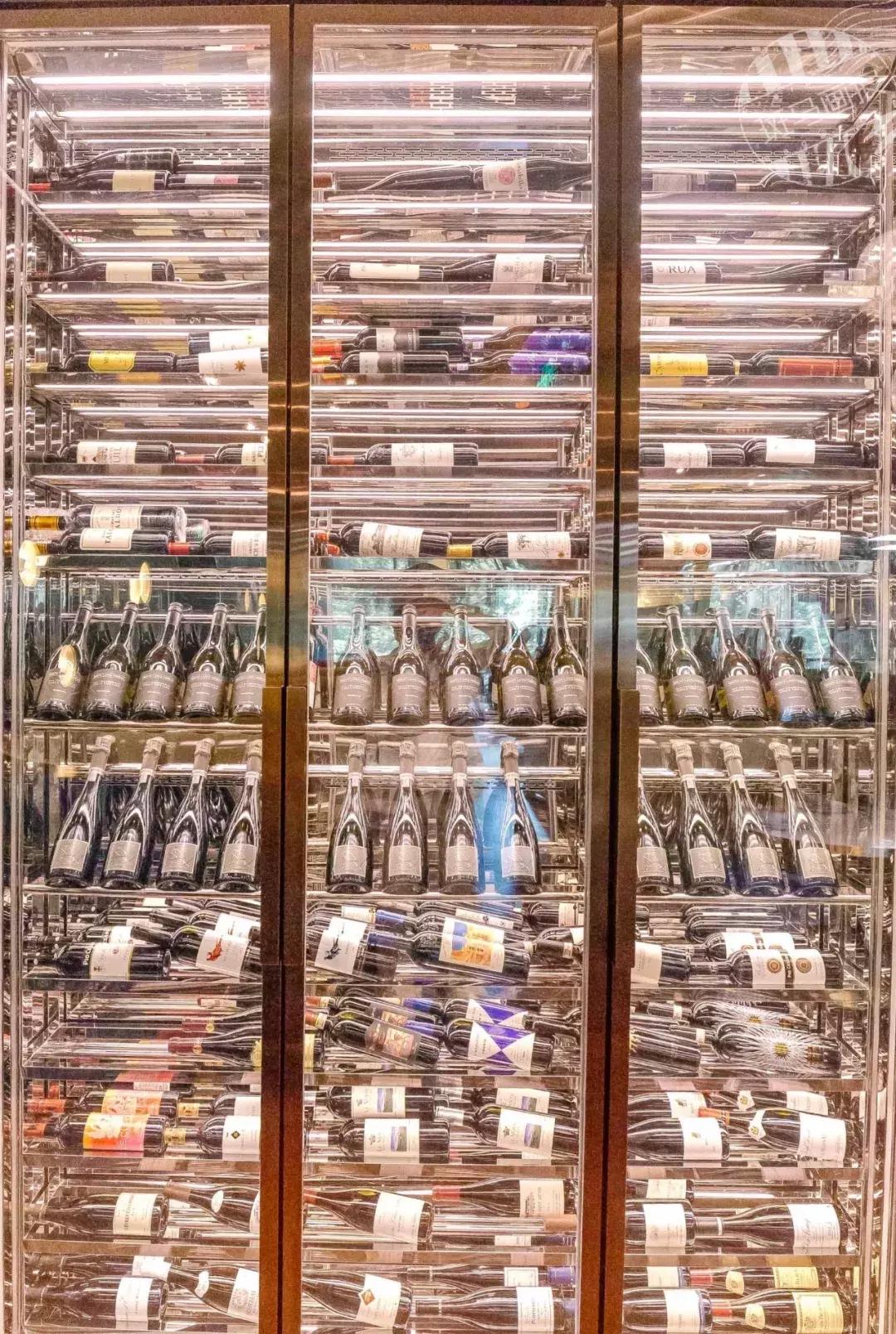 实探！全球第7家「奔驰餐厅」！什么都卖就是不卖车……