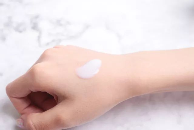 雷叔有货丨日本妹子用酸奶敷脸？效果竟然比敷100片面膜还好！