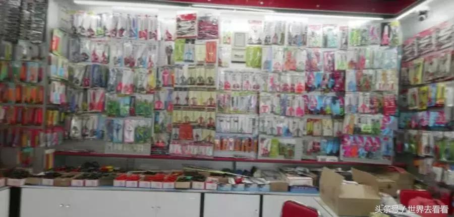 老外逛华强北组装苹果手机,外国人华强北组装苹果