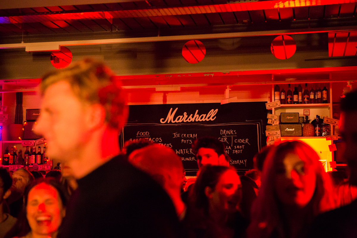 在伦敦和巴黎相约旅行,在伦敦约会