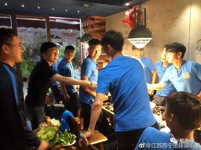 中国男足为什么冲不进世界杯百科,训练完吃了垃圾食品