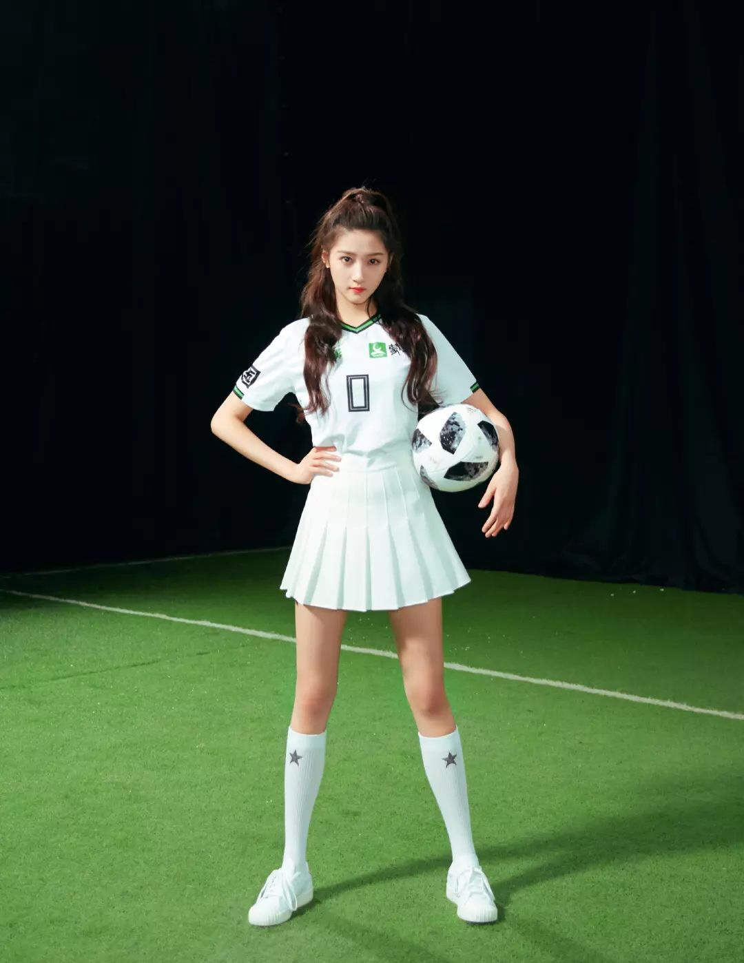 “包子脸”陈妍希穿阿根廷队球服走机场秀被穿成这样的她美到了