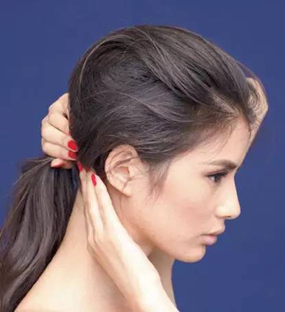 烫发后怎样扎头发好看,短烫发没有刘海怎么半扎头发好看