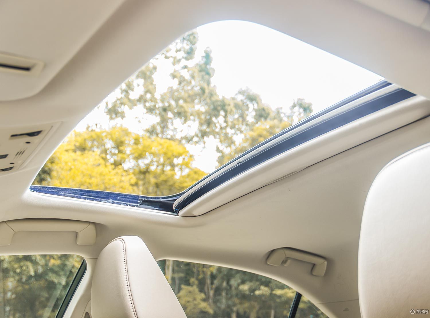 这款高颜值轿车不只男人喜欢女孩看了也瞬间心动实拍雷克萨斯IS