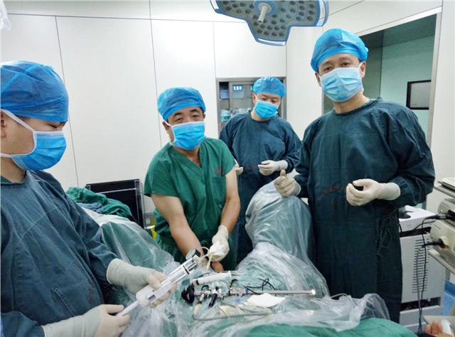 前列腺增生经尿道微创电切手术,前列腺增生加膀胱结石微创手术