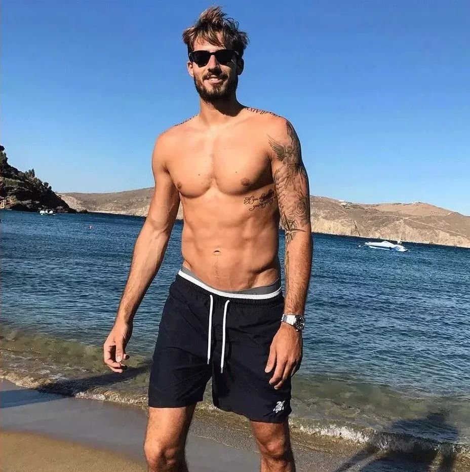 德国男模队抵达世界杯看看谁最帅,德国男模队太太团