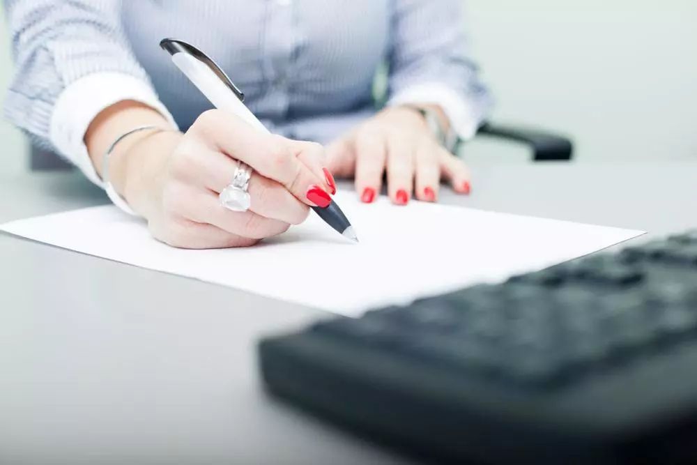 保险中断了一个月怎么补,保险中断怎么拿回本金