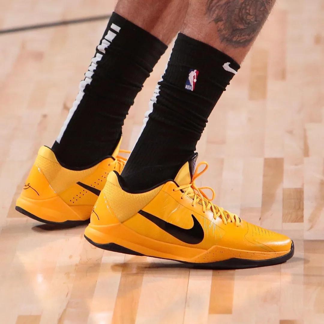 nba球员上脚雄鹿队球鞋科比很帅,nba球星上脚球鞋塔克