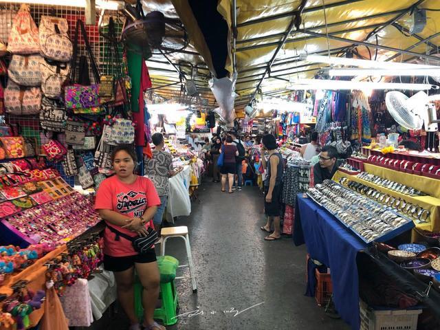 泰国曼谷夜晚的街头实拍,泰国曼谷酒吧街夜生活高清图