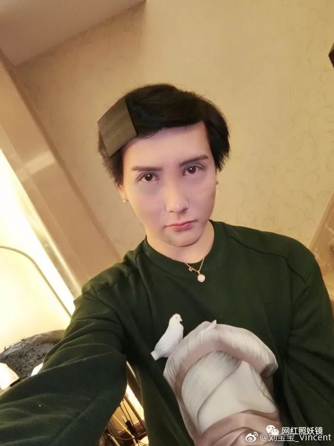 张辛苑用的化妆品,张辛苑化妆台图片