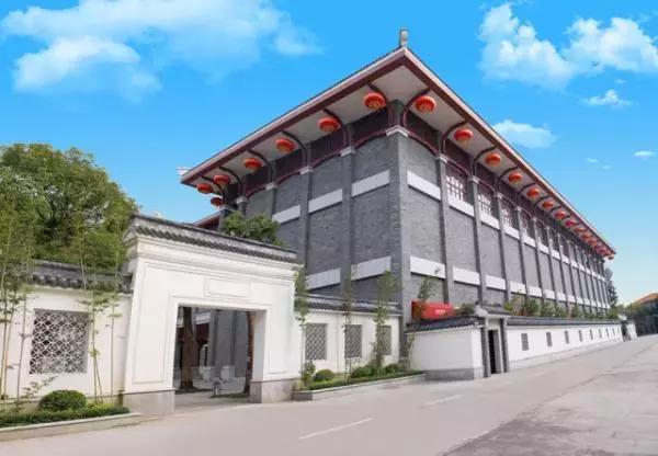 增加就业岗位和增加居民收入,增加就业提高居民收入