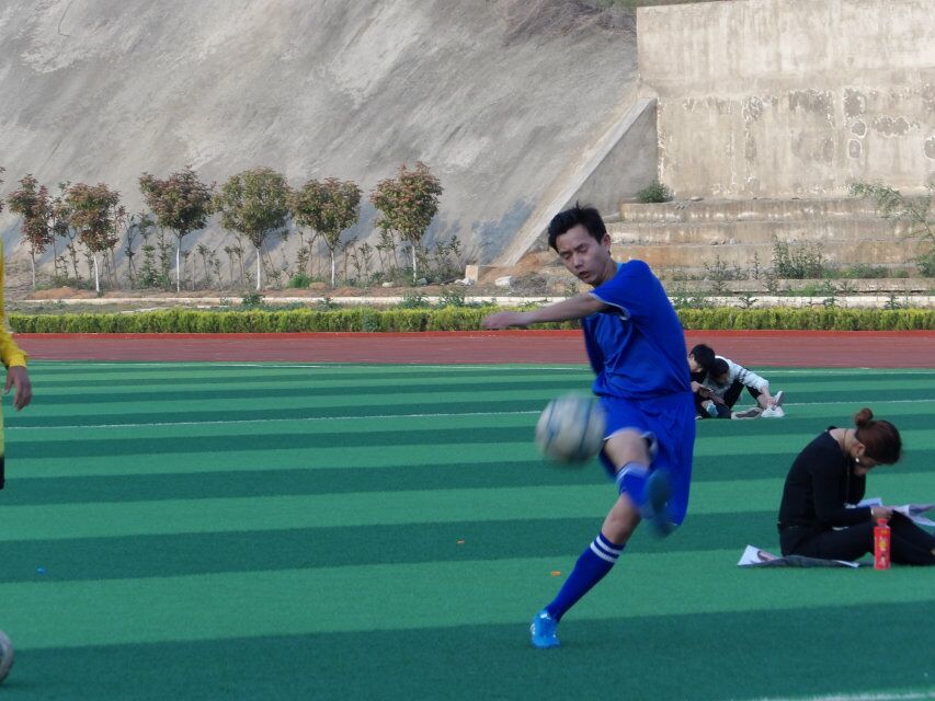 梅西跟c罗到底谁淘汰了,梅西和c罗谁能打破他们的纪录