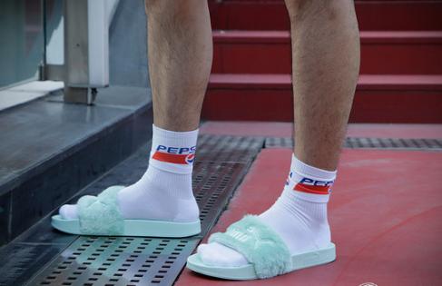 最火十款拖鞋,公认脚感最好的10双拖鞋