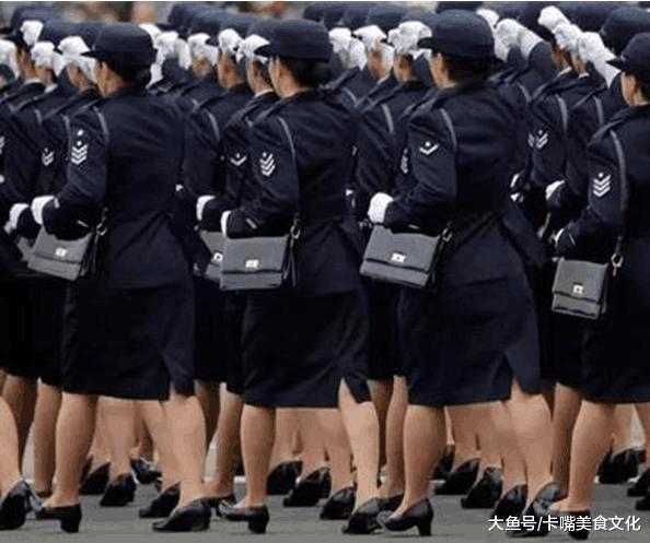 日本兵为什么底下包裹着白色的布,日本兵为什么后面有个背包