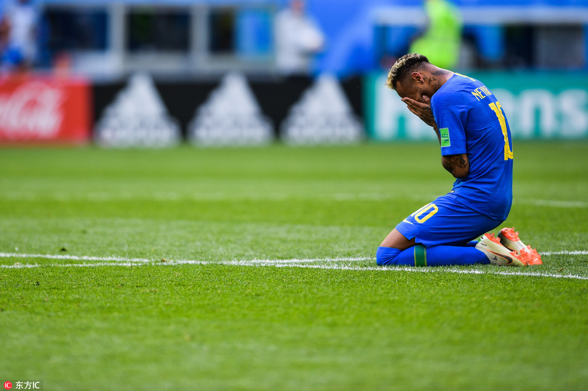 燃情奋战十余天,晒得比内马尔还黑,但他们的照片美炸了