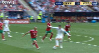 真摔？假摔？足球场上的独特艺术，C罗内马尔苏牙谁是假摔王？