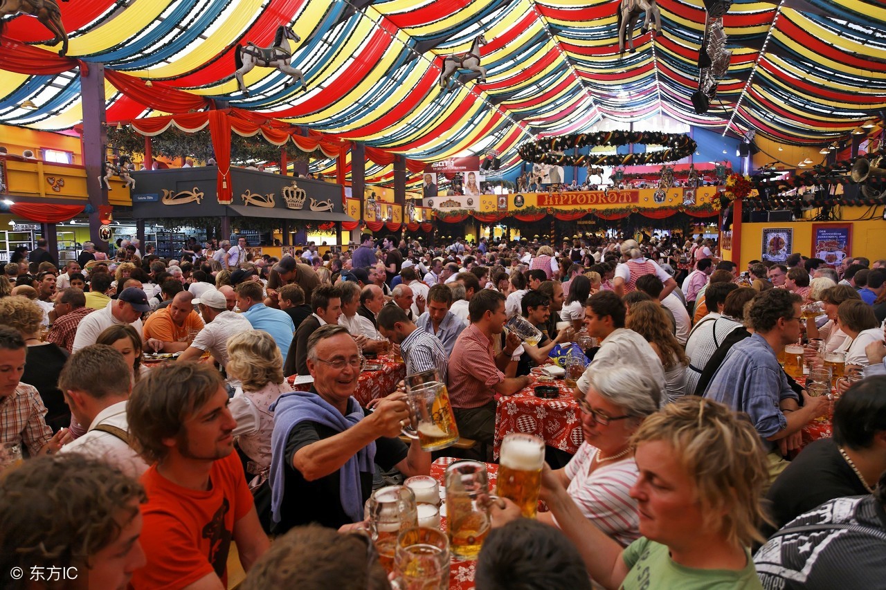 喝着啤酒聊足球,童话般浪漫的新天鹅堡?三分钟带你读懂德国