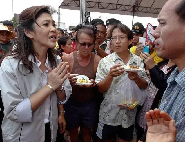 泰国总理英拉惊艳的照片,世界华人女总统