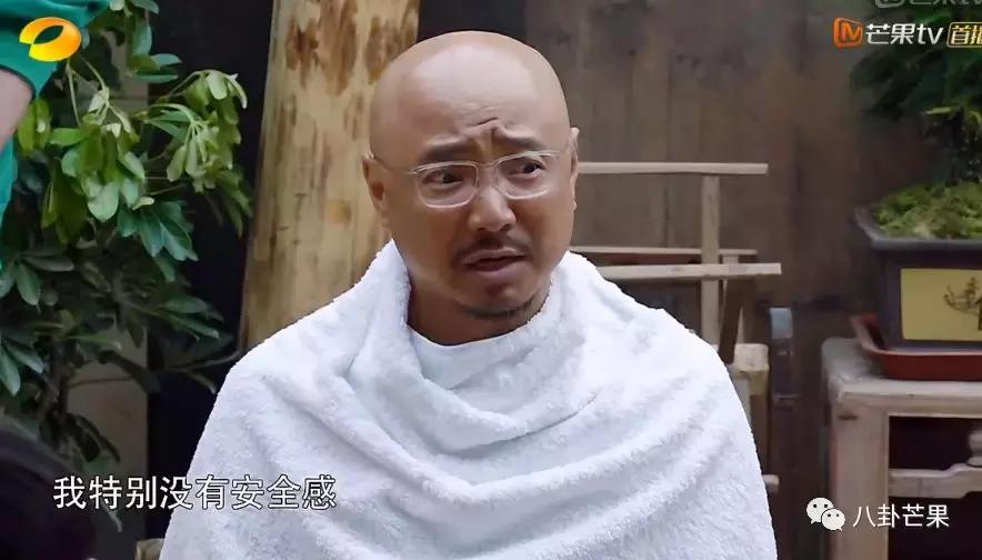 哈哈哈看徐峥的超话笑到头掉：哥哥头发都没了，他只有我们！