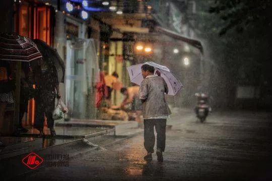 直击近段时间全国各地暴雨现场,直击多地暴雨汛情宜昌