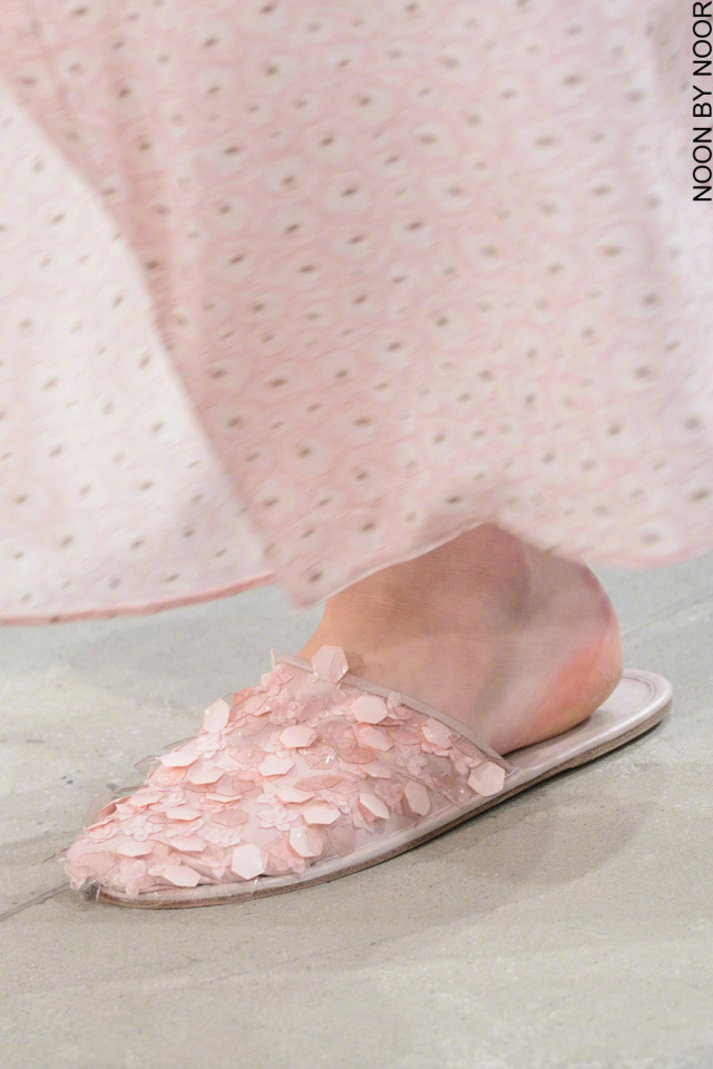 露趾半拖鞋夏日懒人凉拖,无跟洋气时髦拖鞋