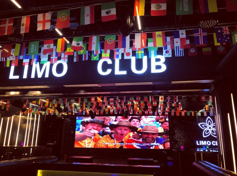 在荆州的这家网红酒吧里，我们都是彼此的摆渡人……