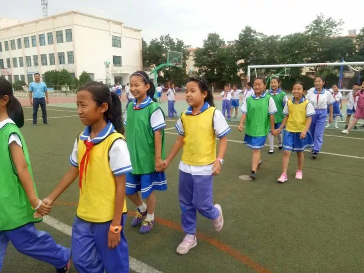 金昌市第四小学足球比赛,实验小学女子足球队