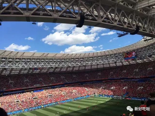 逛吃｜足球宝贝变身留俄食探笑成桃花眼跟着美女小姐姐吃遍世界杯