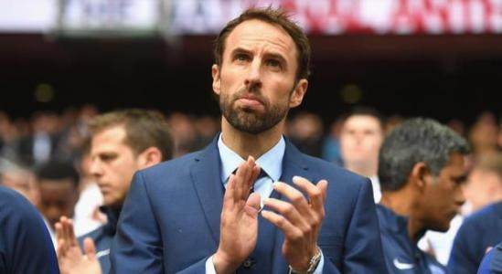 央视新闻解说口误,央视足球口误全场比赛结束