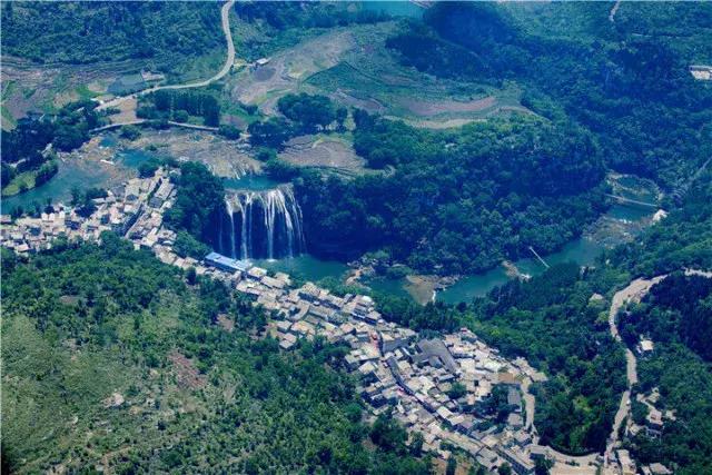 黄果树有多少年的历史了,90年代黄果树什么样