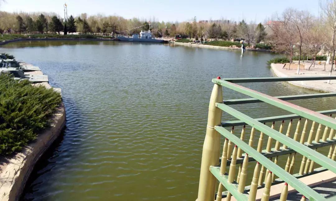 包头有一座30多米长的桥,用了近1500枚炮弹造成!