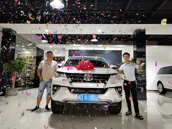 厦门丰田穿越者提车记，车主：价格不错，买来出行钓鱼刚好