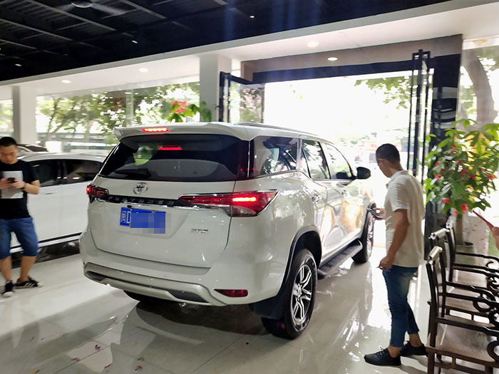 厦门丰田穿越者提车记，车主：价格不错，买来出行钓鱼刚好