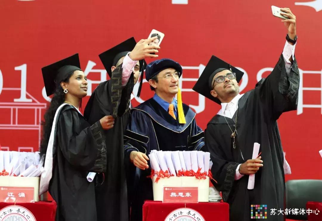 泪目学校演讲,泪目演讲的背后