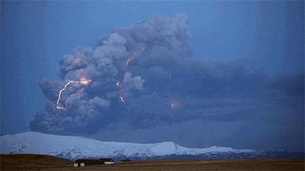 电闪雷鸣前面是什么成语,电闪雷鸣是哪个季节的成语