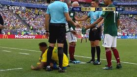 内马尔花里胡哨点球,内马尔夸张演技